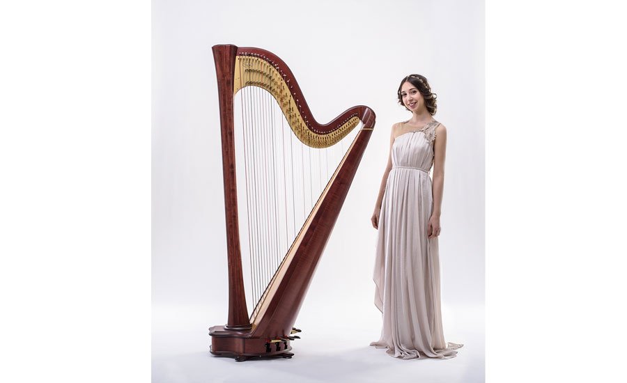 Nadja Dornik harfa