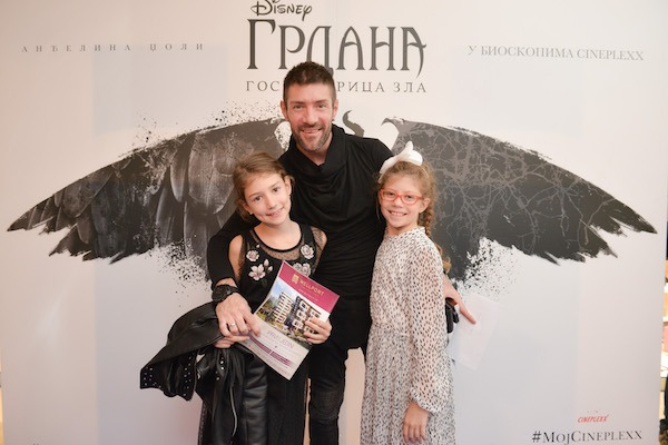 Milan Gromilić sa ćerkama