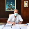Prof. dr Zeljko Mikovic V.D. direktor klinike Narodni front u Beogradu postpisuje ugovor o donaciji