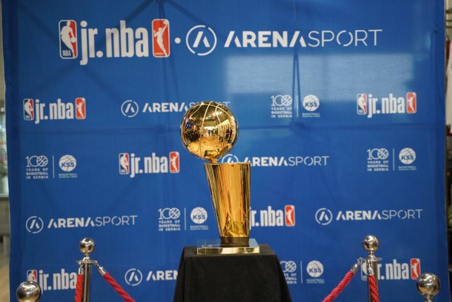 NBA trofej (Foto Darko Mihailović), LookerWeekly.com